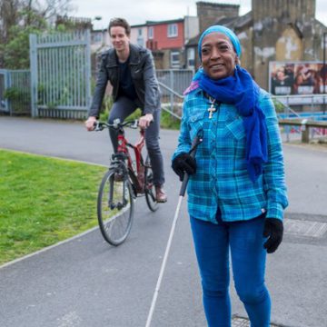 ทำไมการปั่นจักรยานและการเดินจึงดีต่อสุขภาพจิตของคุณ (Why cycling and walking are great for your mental health)