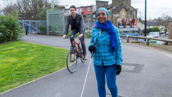 ทำไมการปั่นจักรยานและการเดินจึงดีต่อสุขภาพจิตของคุณ (Why cycling and walking are great for your mental health)